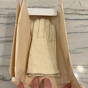 Vintage White Leather Gloves